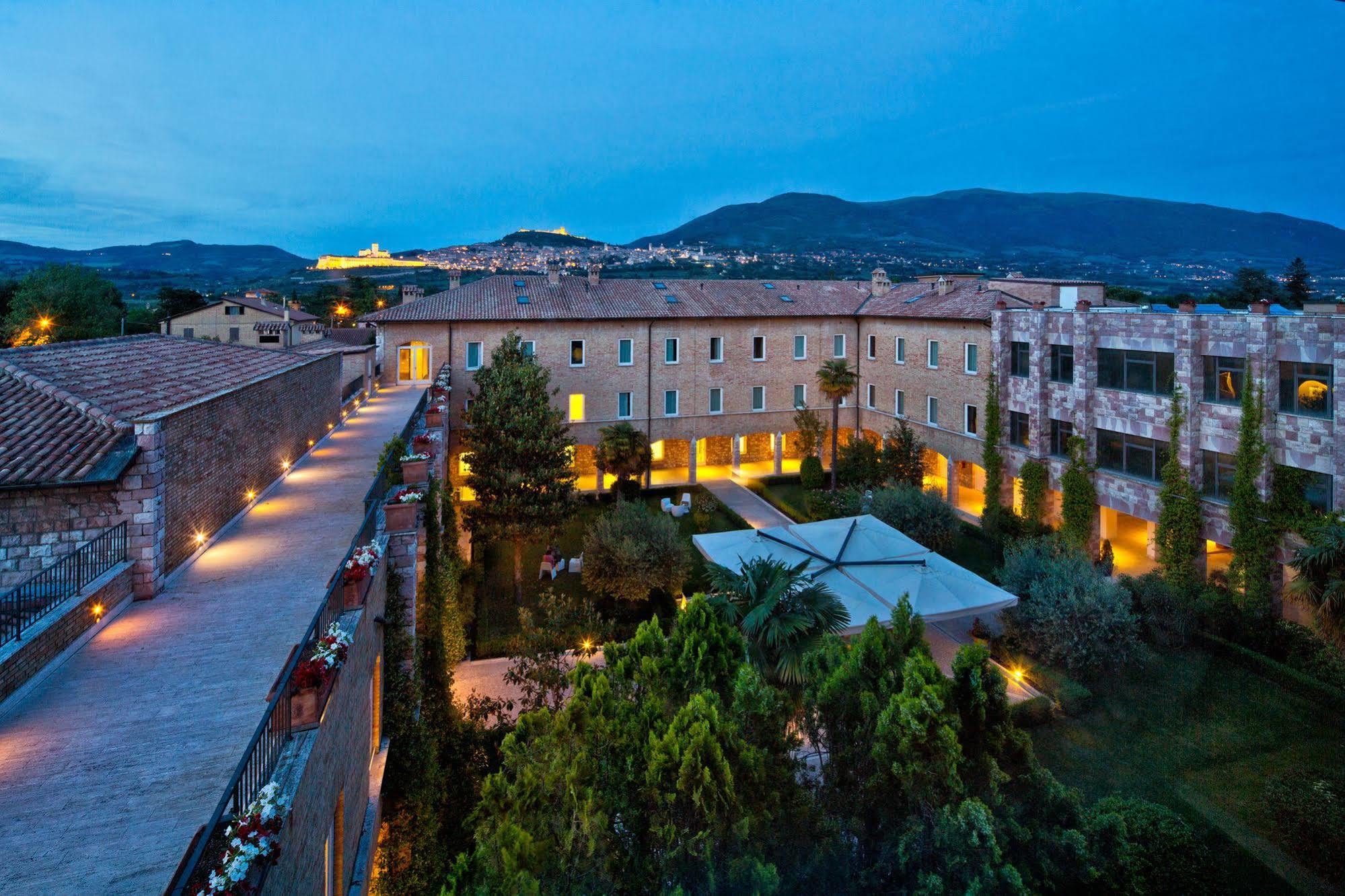 Th Assisi - Hotel Cenacolo Eksteriør billede