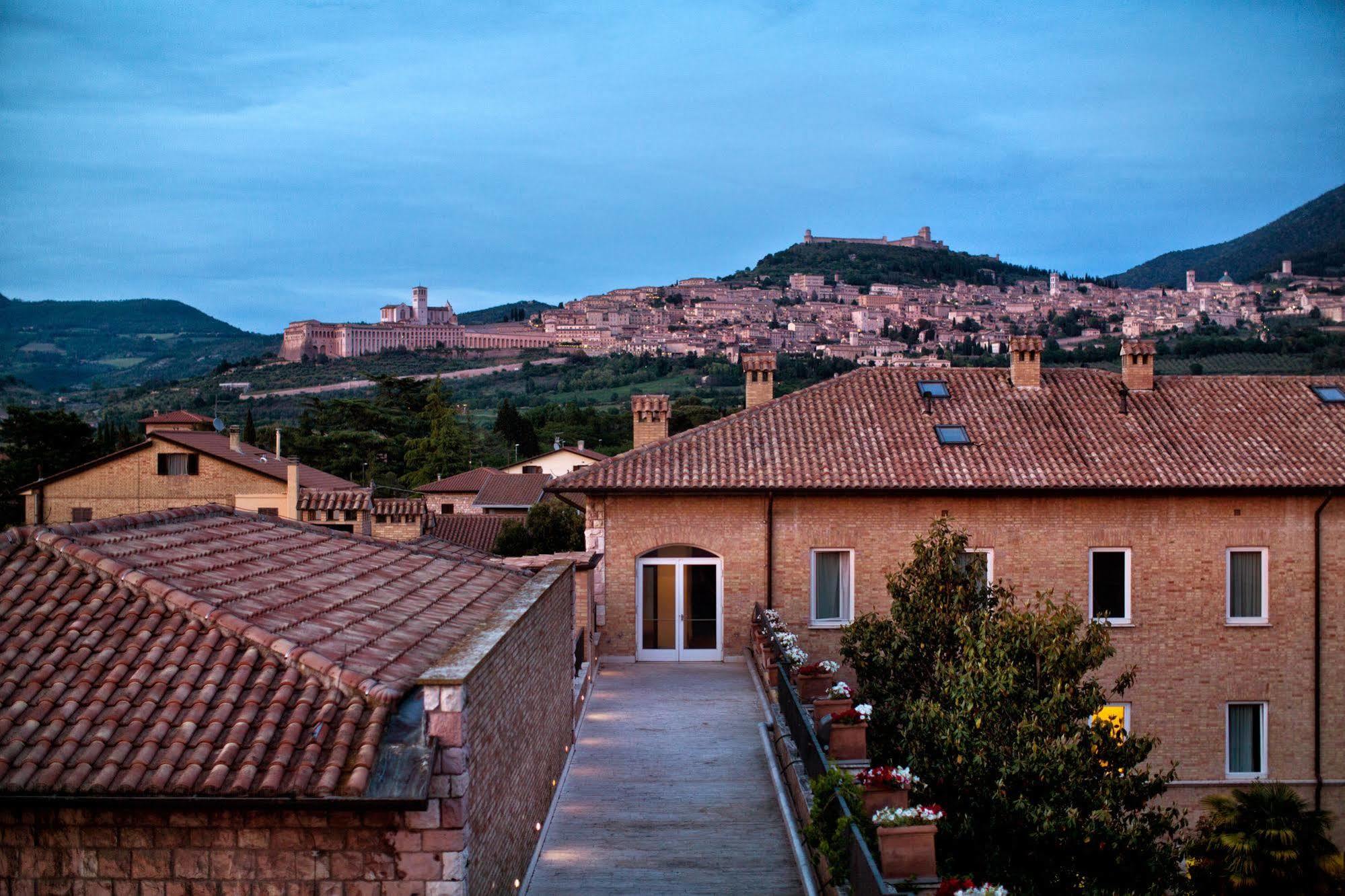 Th Assisi - Hotel Cenacolo Eksteriør billede