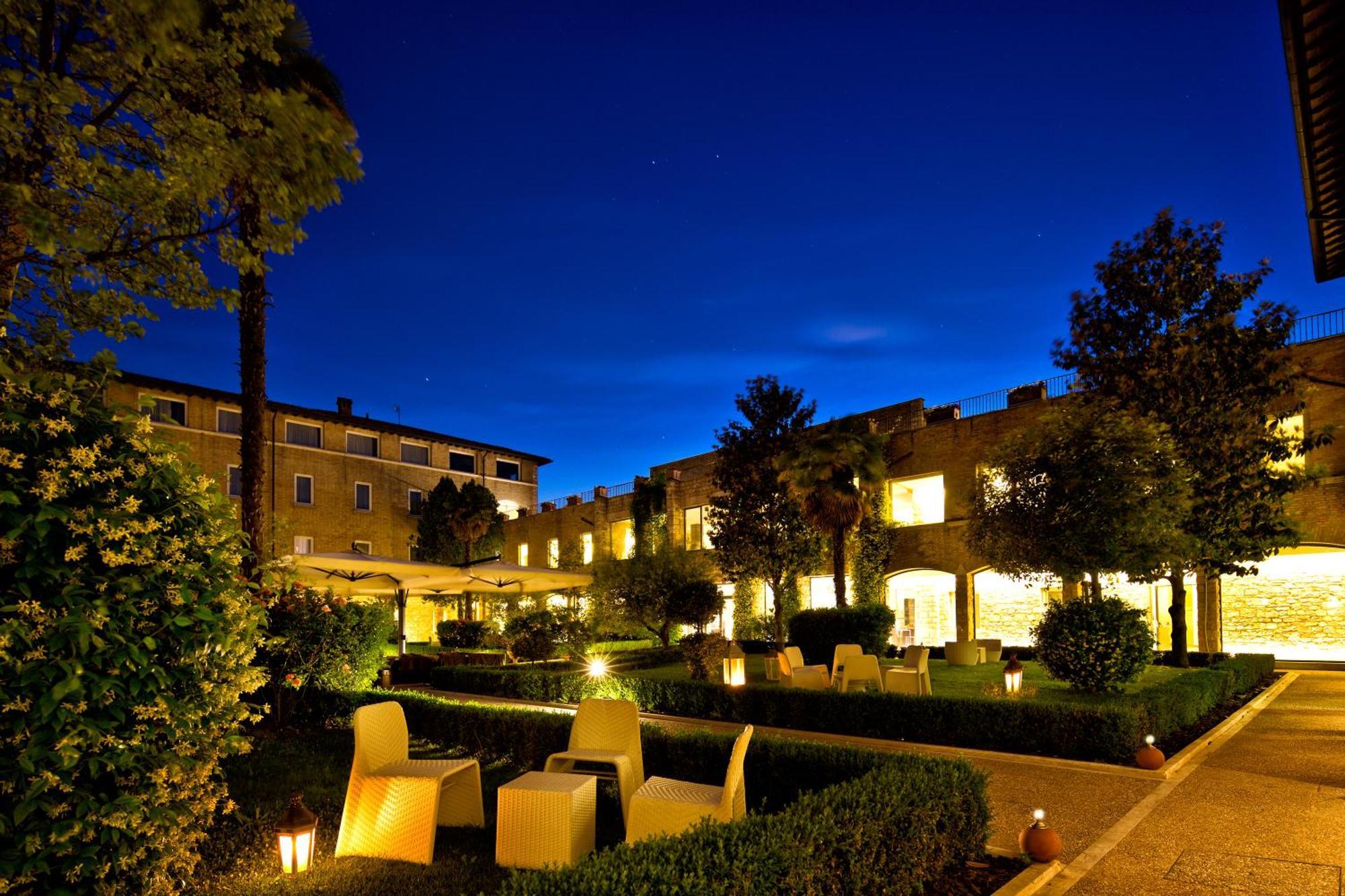 Th Assisi - Hotel Cenacolo Eksteriør billede