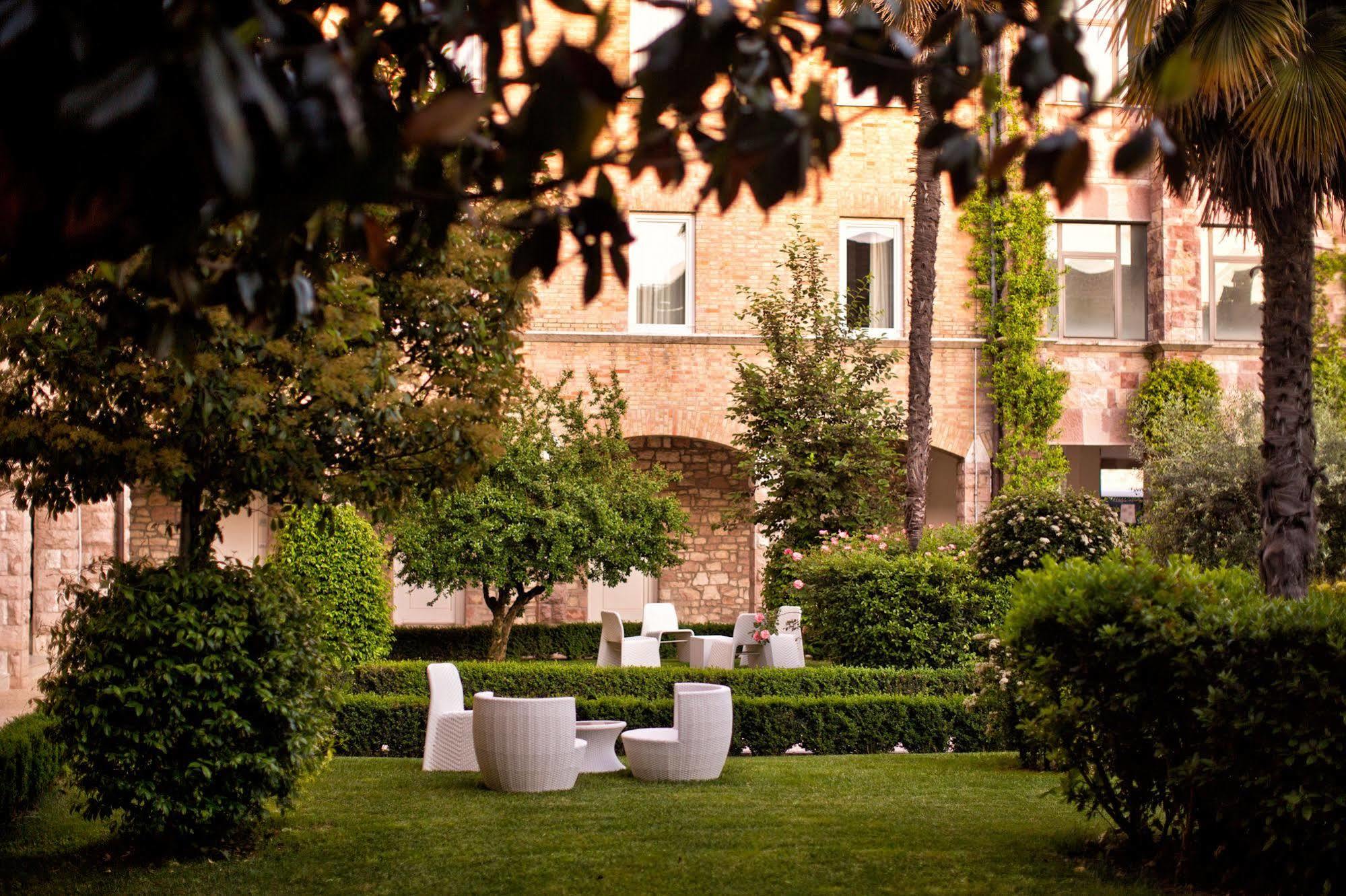 Th Assisi - Hotel Cenacolo Eksteriør billede